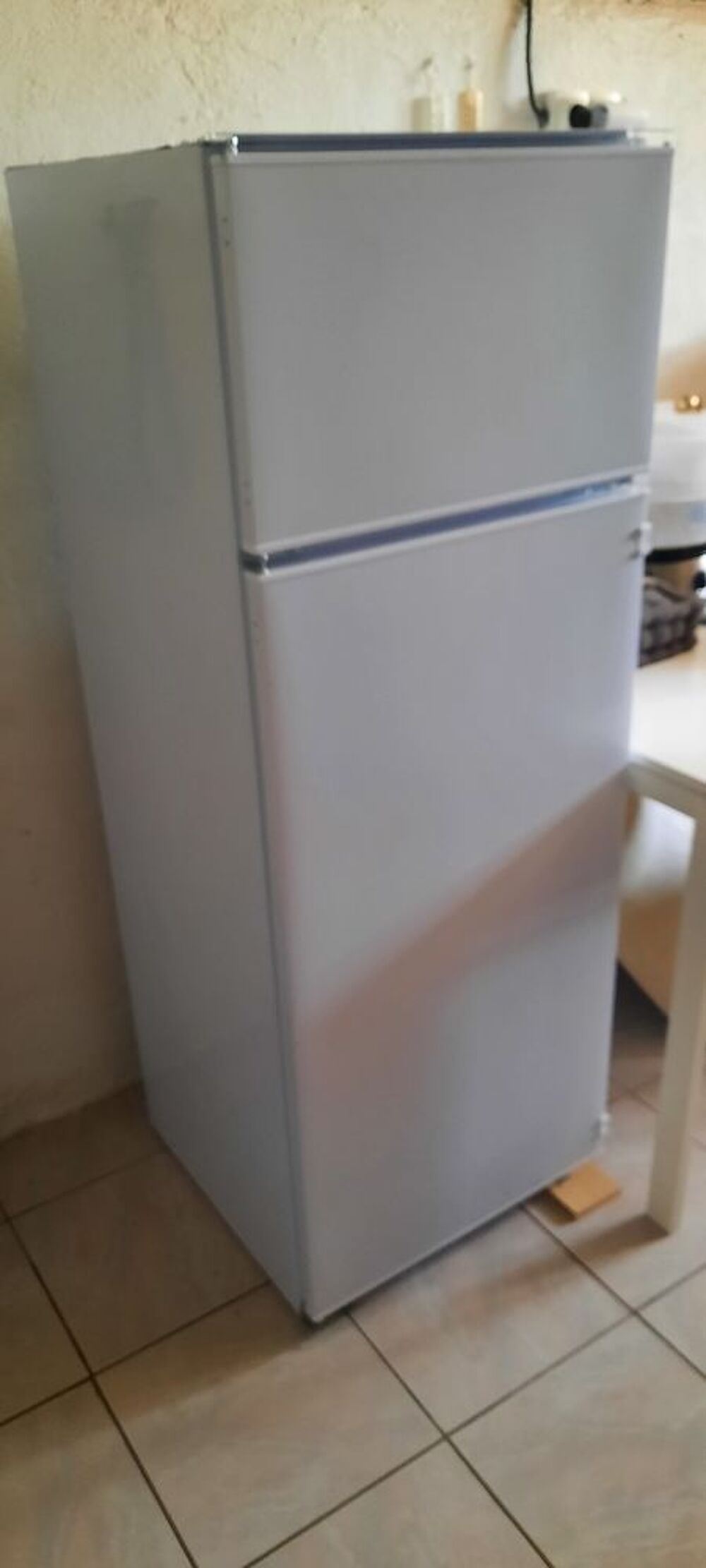 Frigo int&eacute;grable CANDY CFBD-2450 
220 litres avec cong
Electroménager