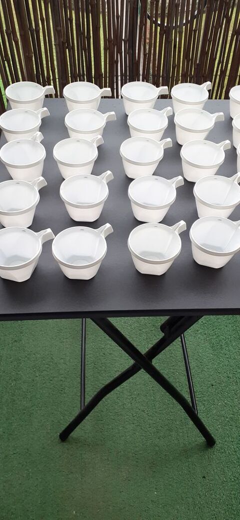 Lot de 20 tasses  caf� ou th�  neuf plastique rigide  pro 20 Viry-Ch�tillon (91)