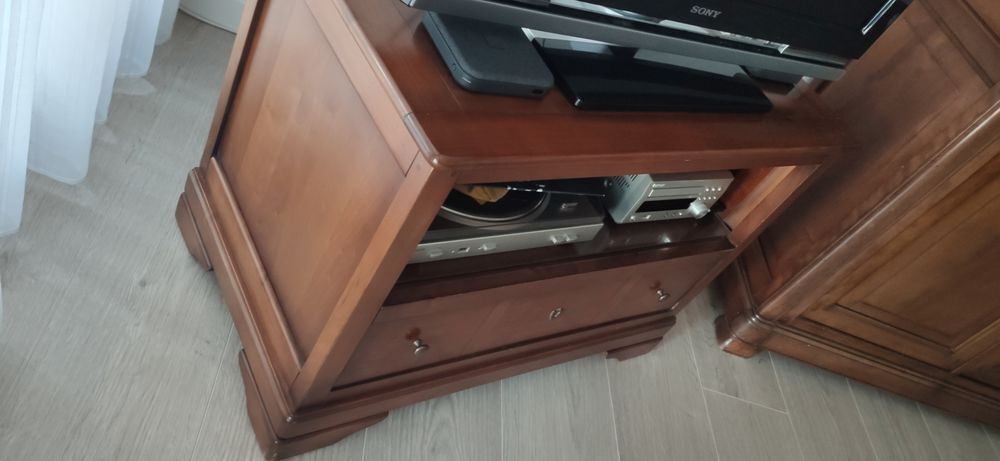 Beau meuble TV en bois Meubles