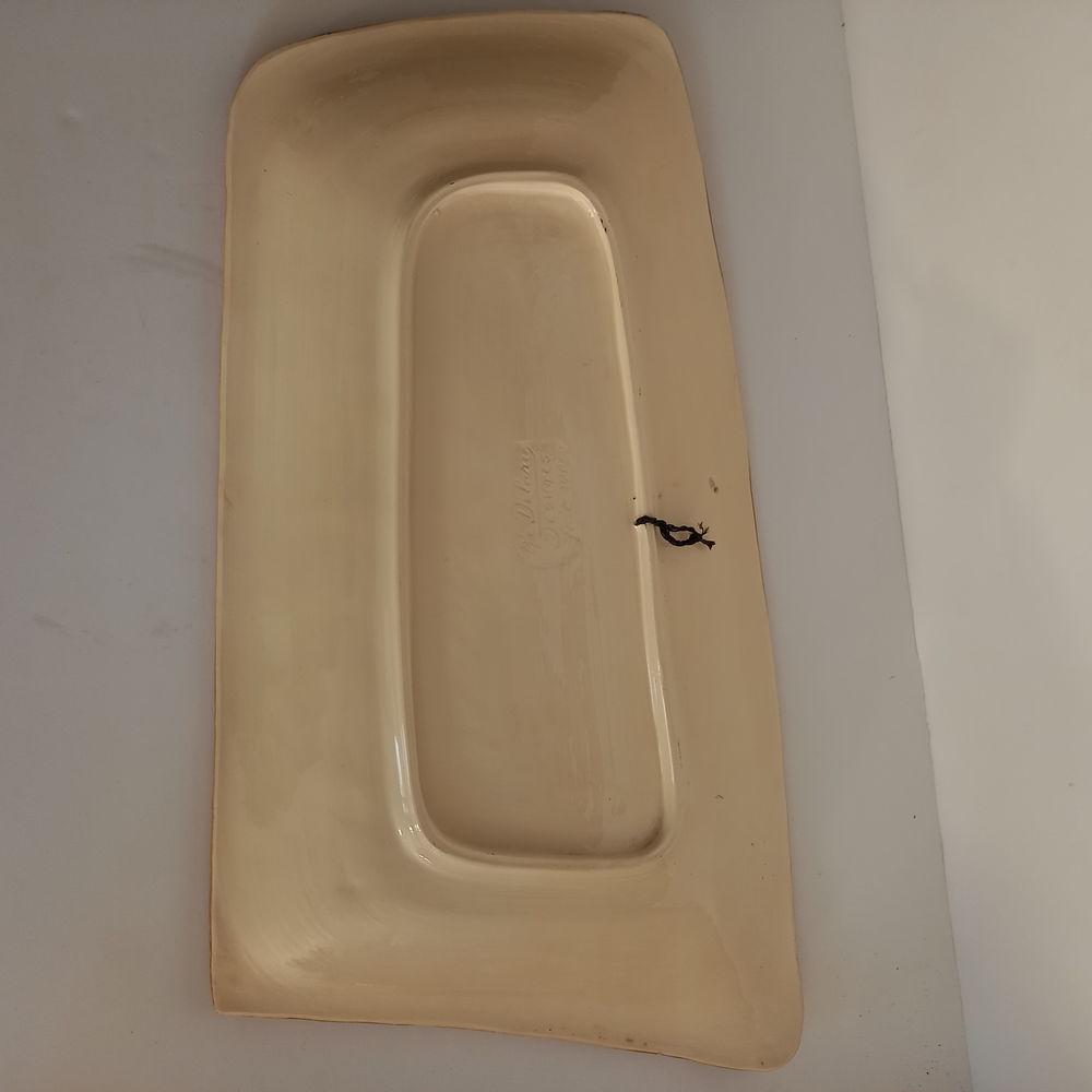 Grand plat &agrave; poisson en faience de R. DELARUE, Desvres Décoration