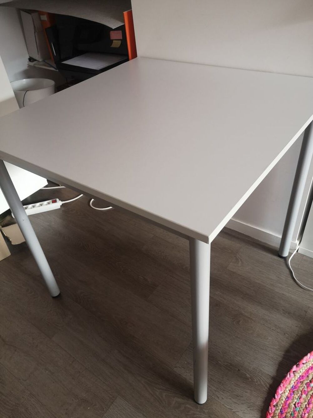 Table de cuisine grise Meubles