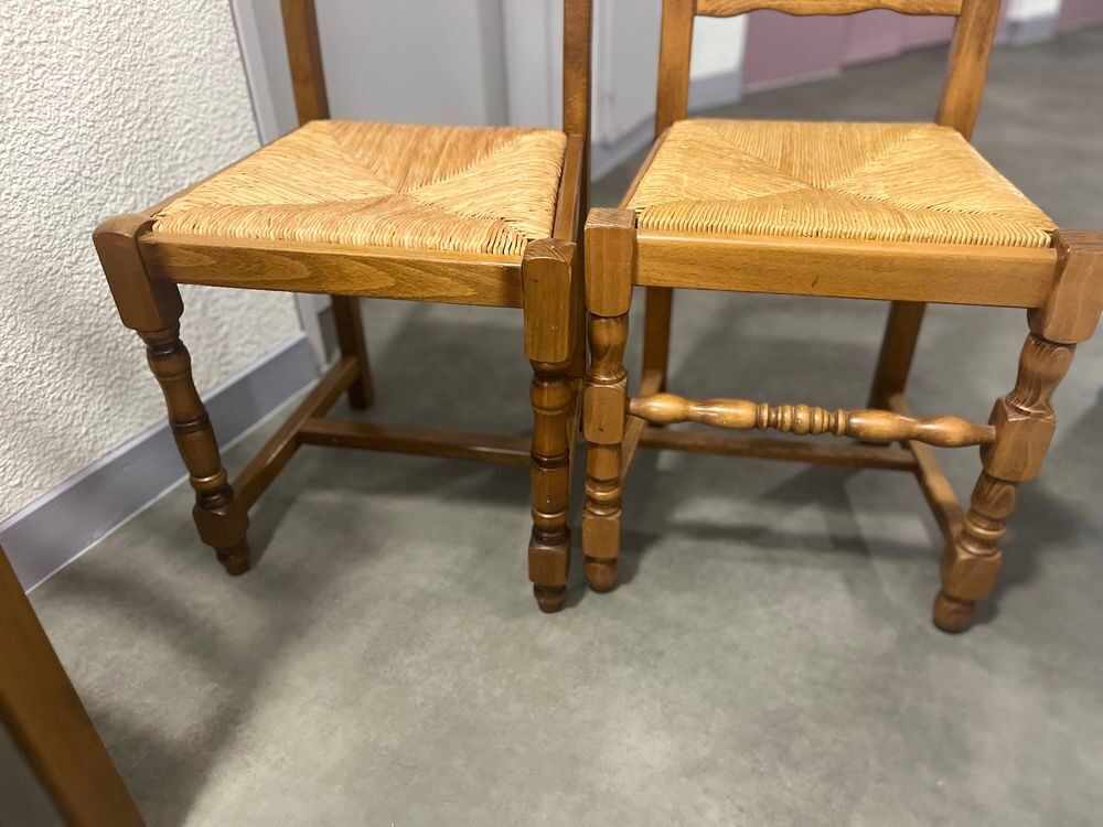 8 chaises en bois paill&eacute;es Meubles