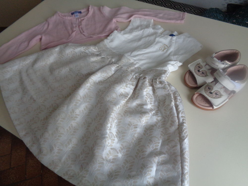 Robe et gilet
Vêtements enfants