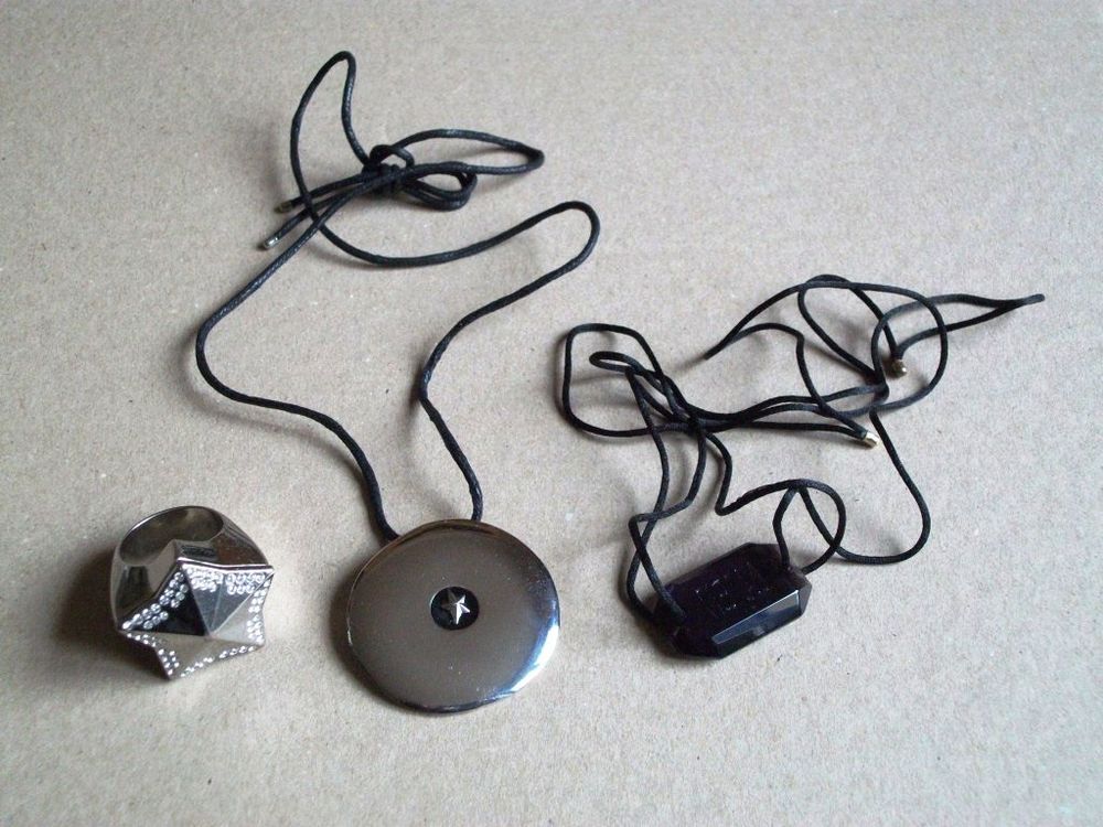 LOT Thierry Mugler # 1 Bague et 2 pendentifs 