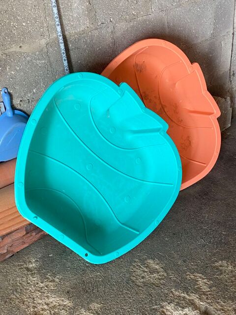 2 bacs pour enfant pour sable ou petits bassins 15 Saint-Jean-d'Angly (17)