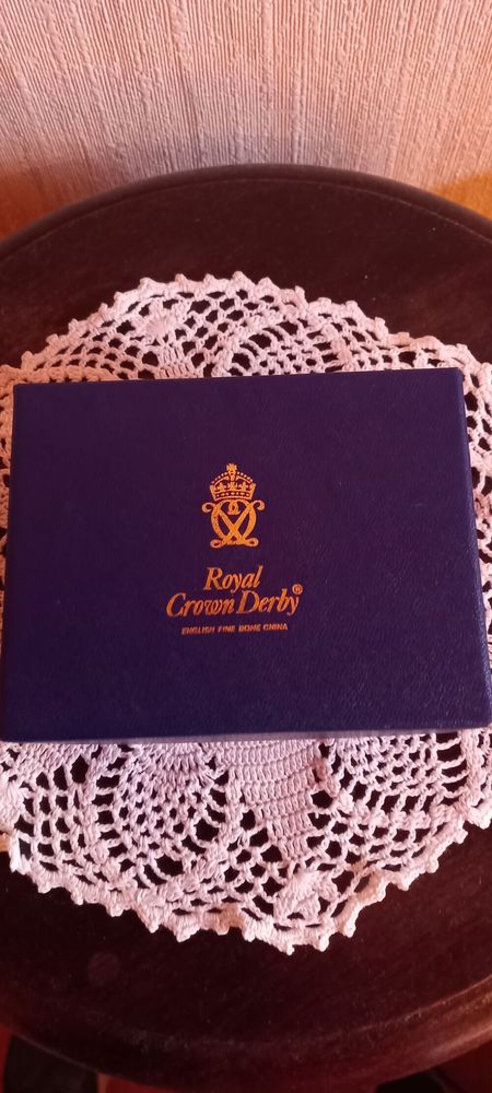 Bo&icirc;te &agrave; bijoux porcelaine anglaise Royal Crown Derby (1988) 