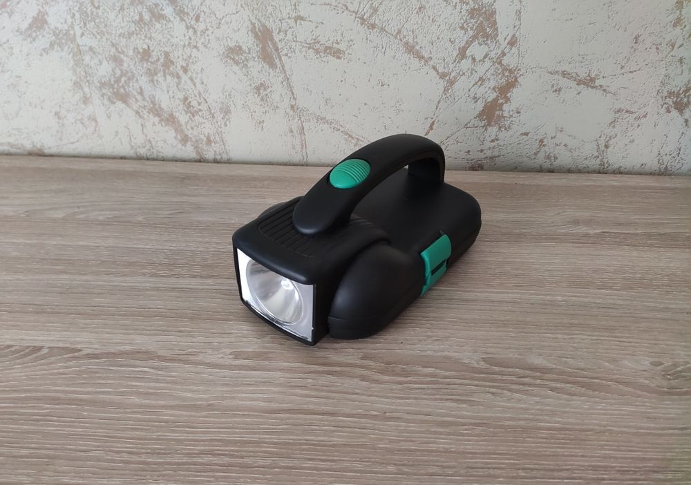 Lampe torche bo&icirc;te &agrave; outils Bricolage