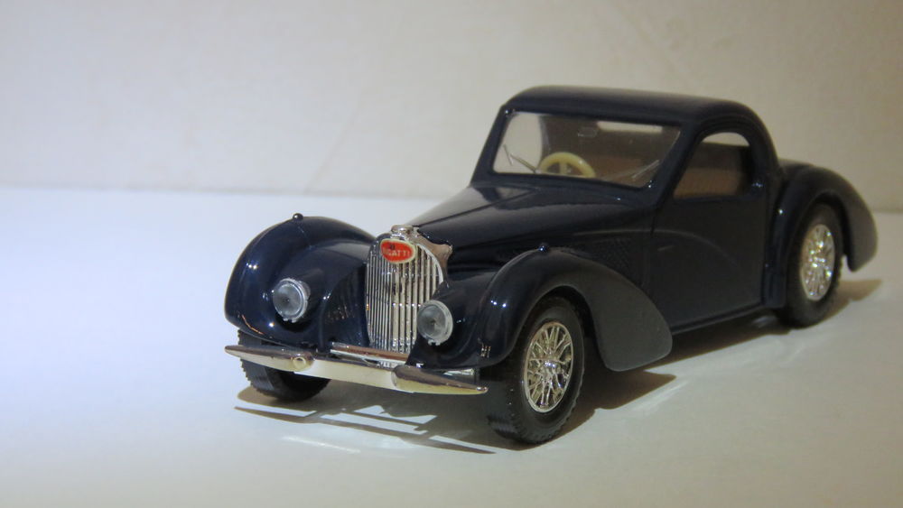 Voiture miniature Bugatti Atalante 
