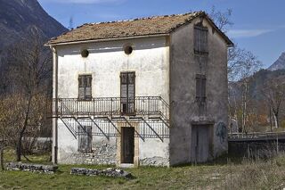  Remise / Grange à vendre 5199 m² Castellane