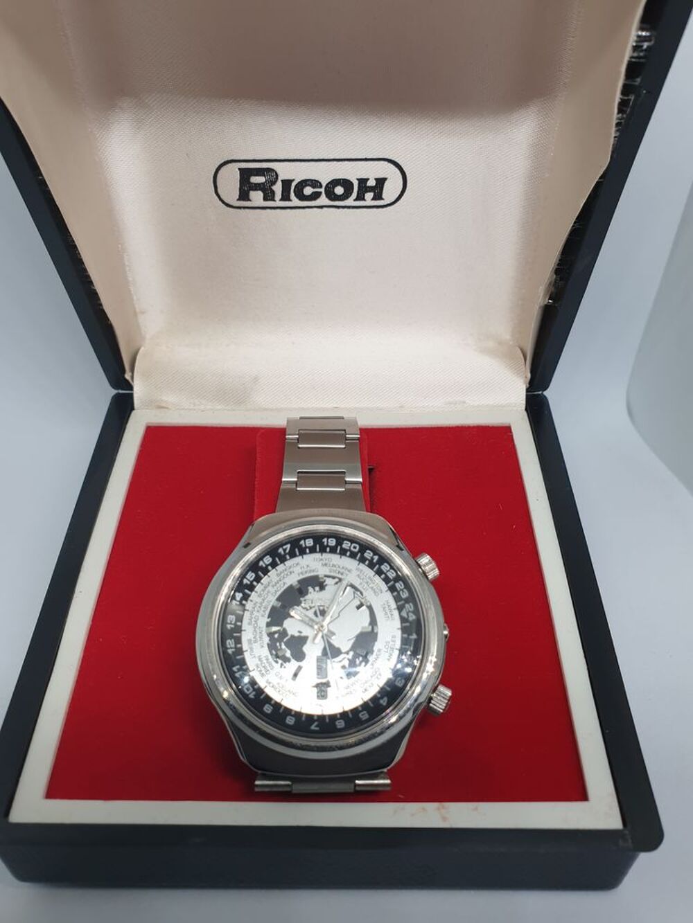 Ricoh automatique vintage en excellent &eacute;tat + bo&icirc;te Bijoux et montres