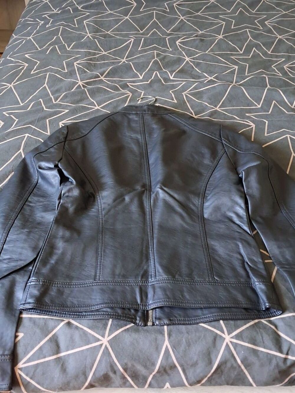 veste en cuire neuve. Vêtements