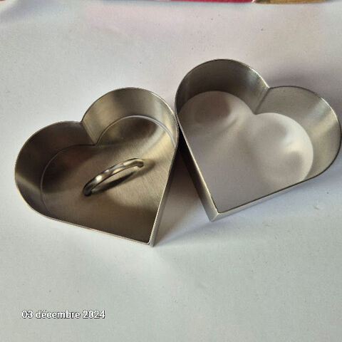 Moules ou cadres � patisserie, entr�es, plat en acier inox � 9 Saumur (49)