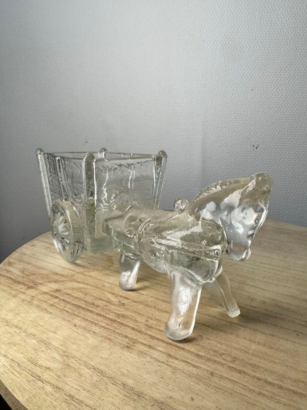 Vide-poche vintage cheval et charrette en verre press&eacute; Décoration
