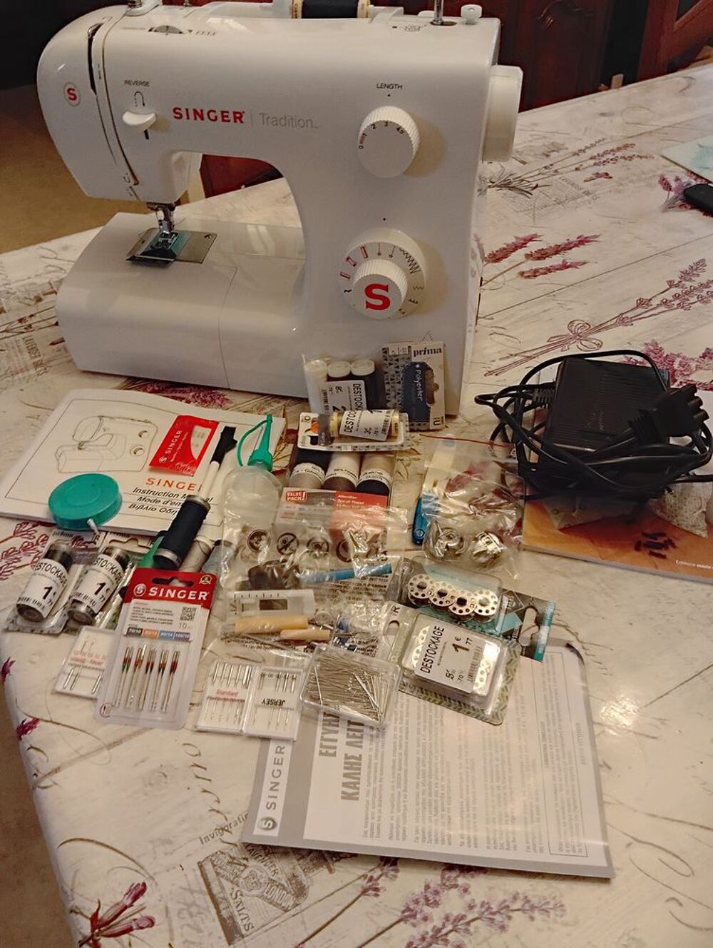 Machine a coudre SINGER neuve . Electroménager