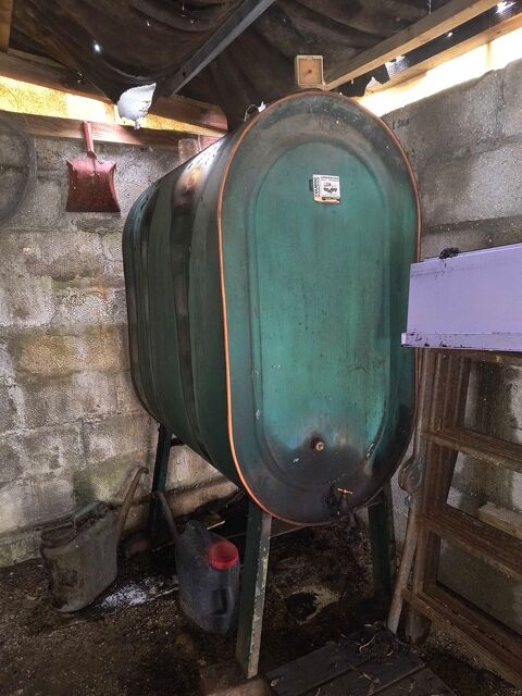 donne cuve �  fuel (2). 0 Malaunay (76)