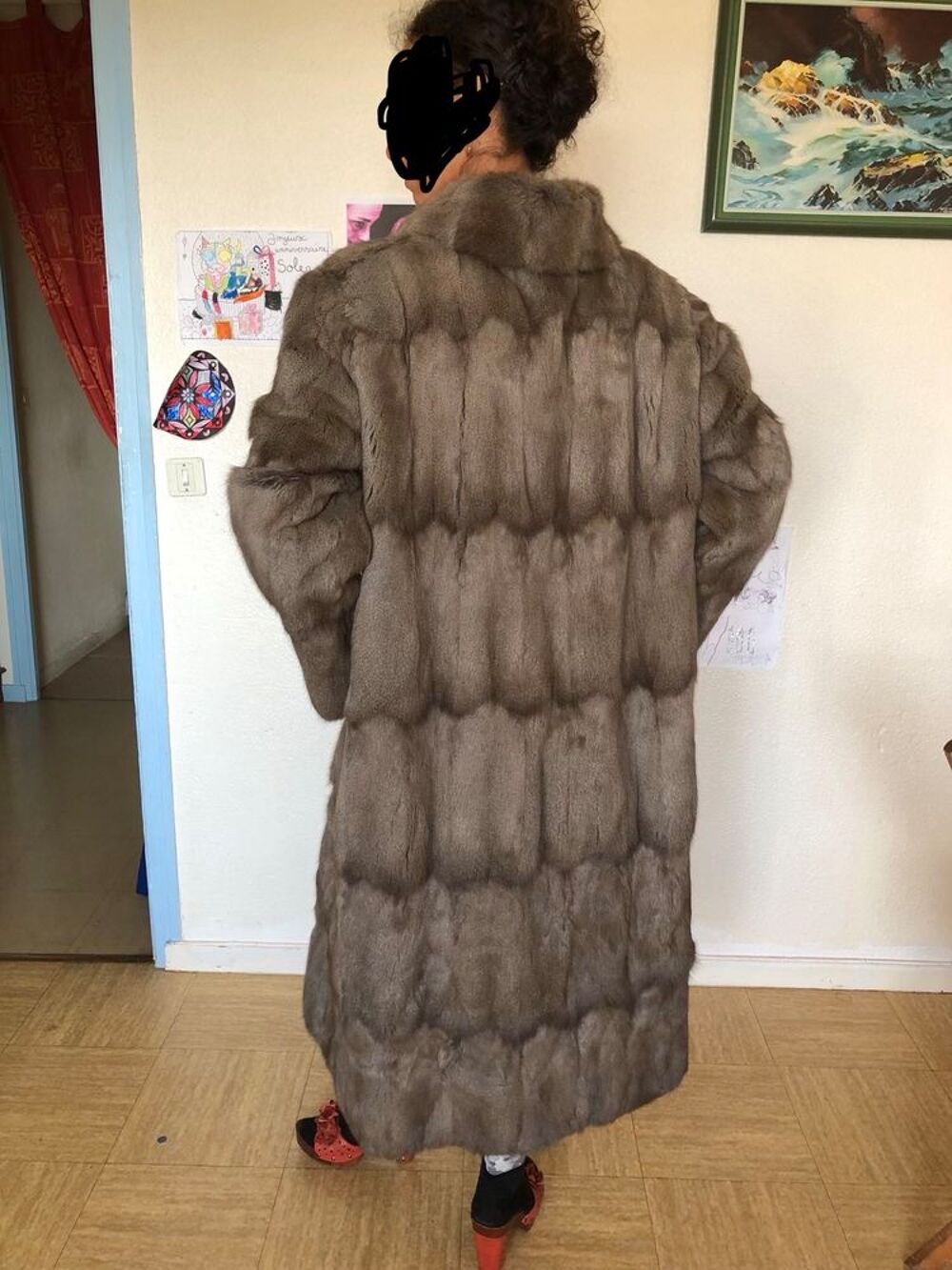 Tr&egrave;s rare Manteau de fourrure petit gris . Vêtements