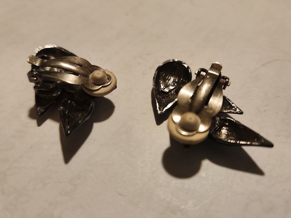 BO Boucles d'Oreilles Clip &eacute;pi NN Noire ANTIGONA Bijoux et montres