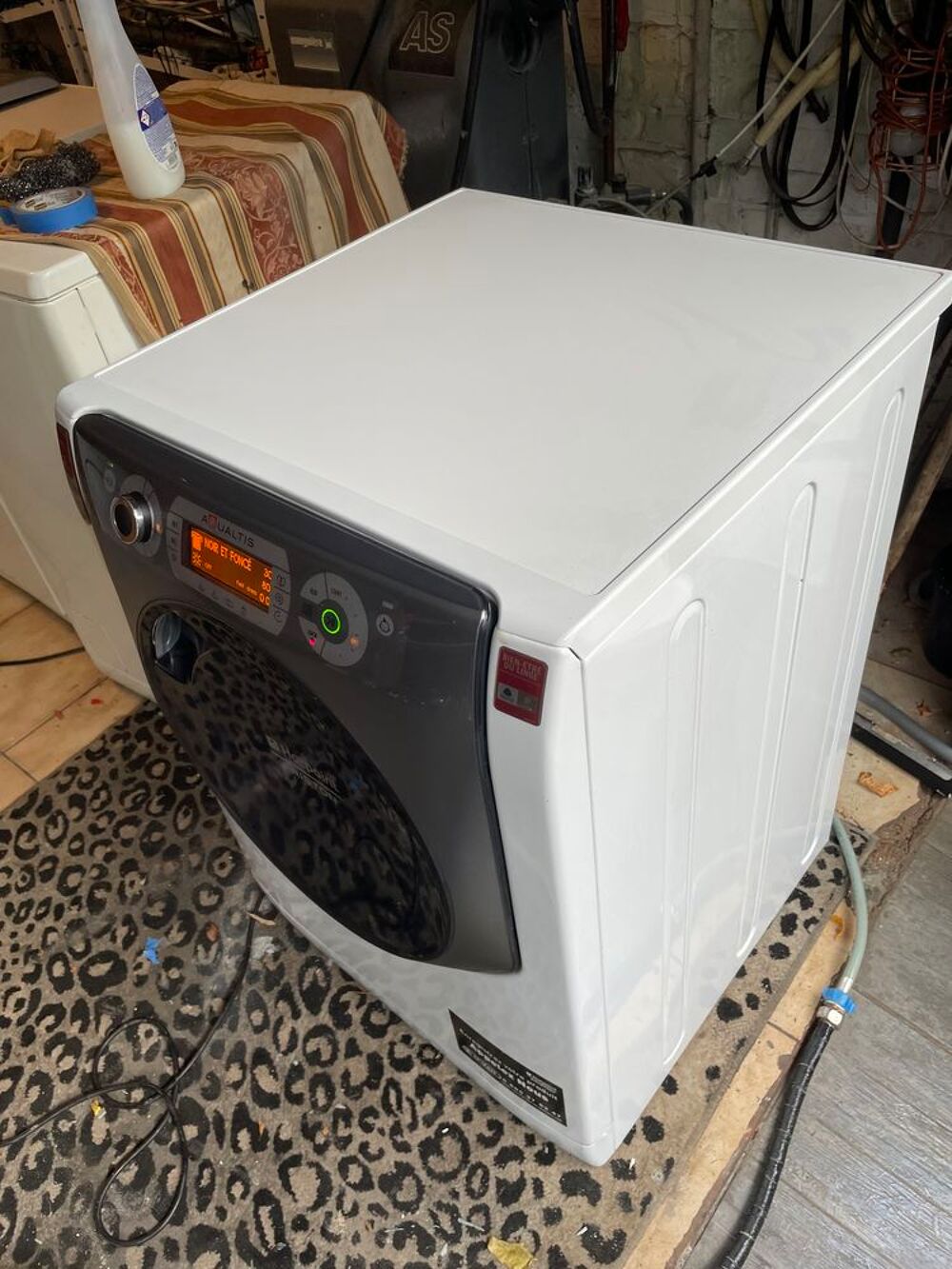 lave-linge s&eacute;chante. Marque Ariston 10/7 kg s&eacute;chant livraiso Electroménager