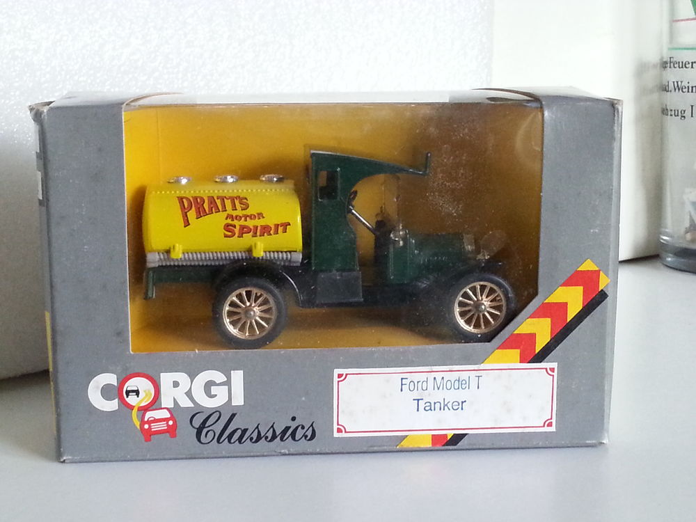 VOITURES MINIATURES - LOT N&deg; 13
