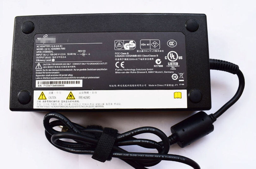Fujitsu KD02909-7960 - 19.5V - 5.5A Matériel informatique