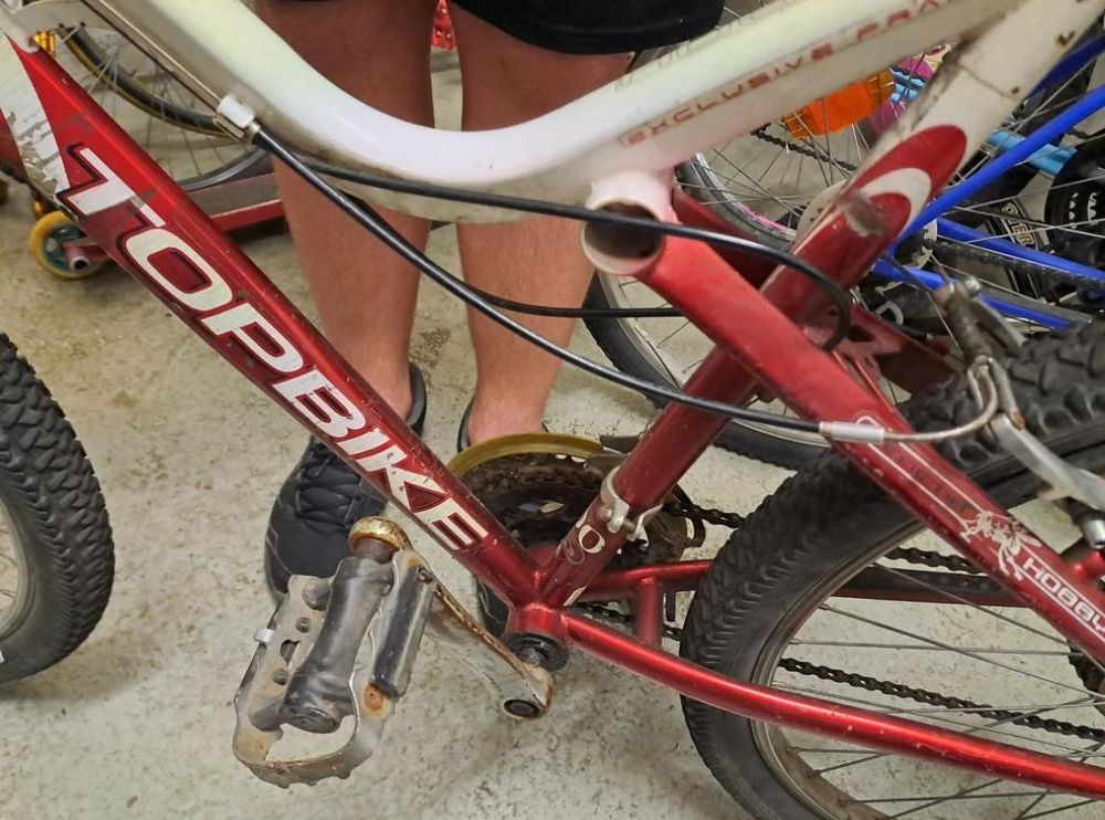 VELO VTT enfant taille M en l'&eacute;tat Consoles et jeux vidos