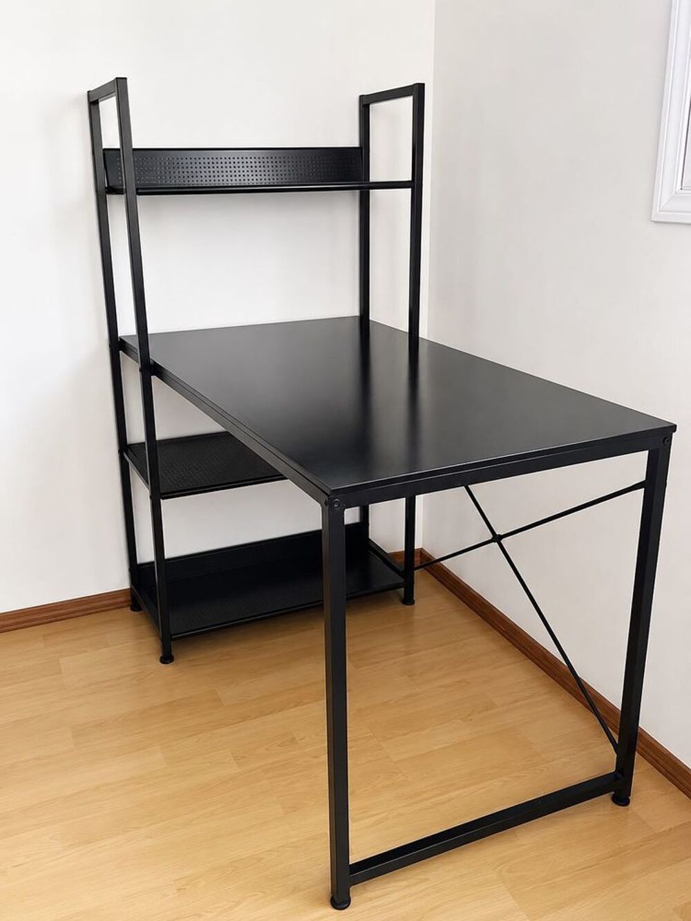 Bureau avec &eacute;tag&egrave;res int&eacute;gr&eacute;es Meubles