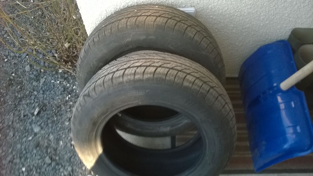 2 pneus neufs route Taurus (Michelin) 185 65 14 Bricolage