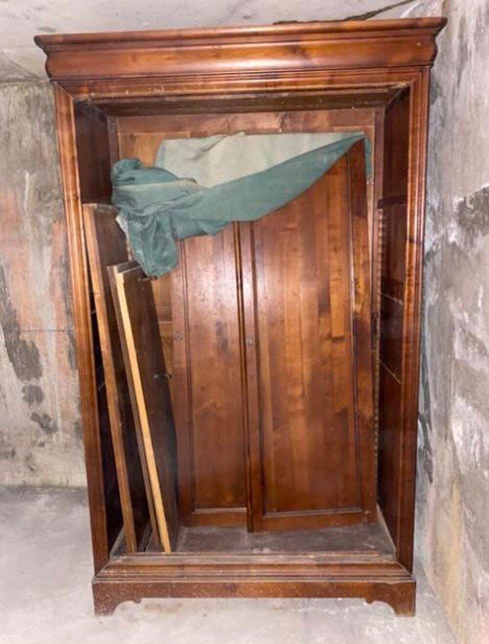Armoire en bois massif Meubles