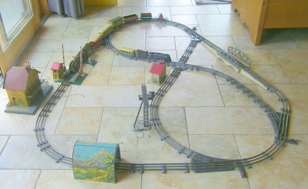  trains &eacute;lectriques complait des ann&eacute;es 1930 marque jeep . Jeux / jouets