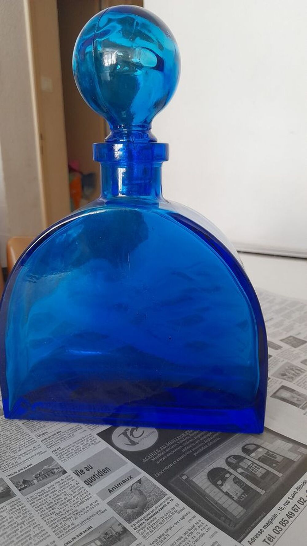 Flacon de parfum en verre bleu 