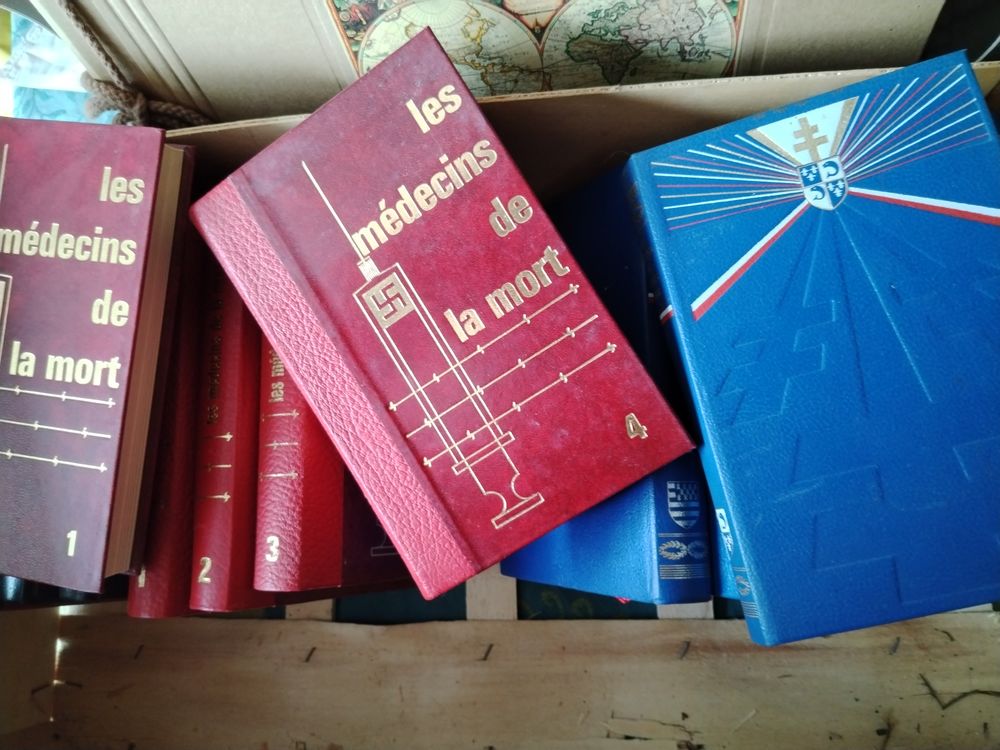 un lot de 14 livres sur la d&eacute;portation ,MEDECIN DE LA MORT Livres et BD