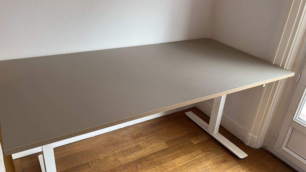 Bureau assis/debout beige/blanc IKEA - TROTTEN 160X80cm Meubles