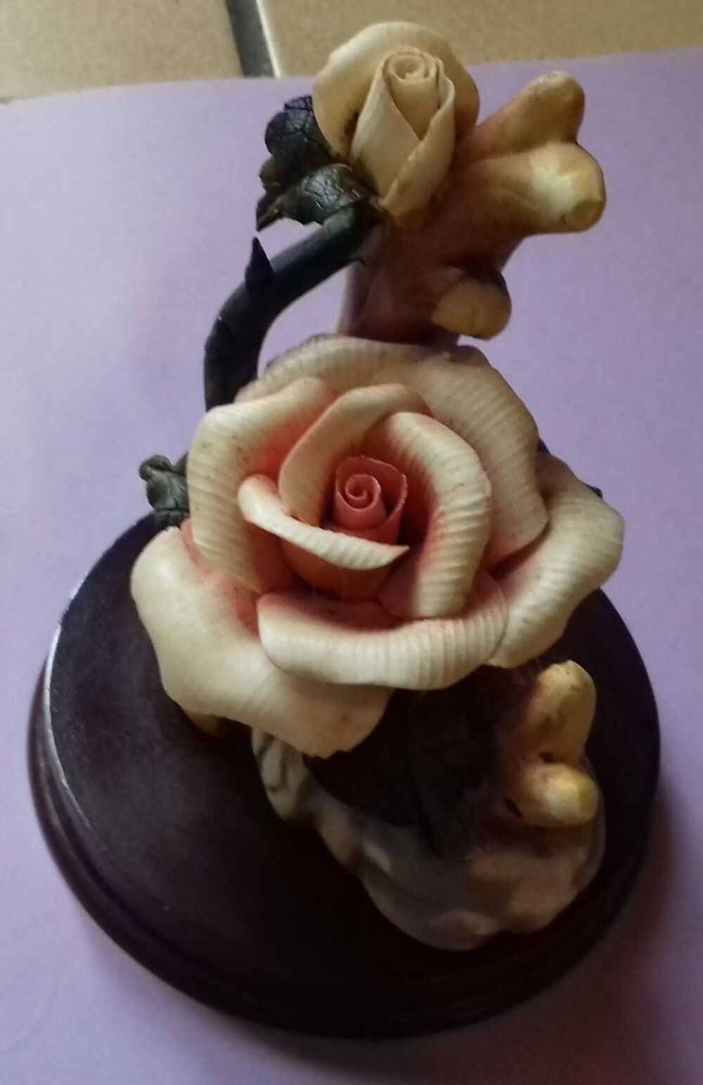 ROSES COULEUR en PORCELAINE BISCUIT 
