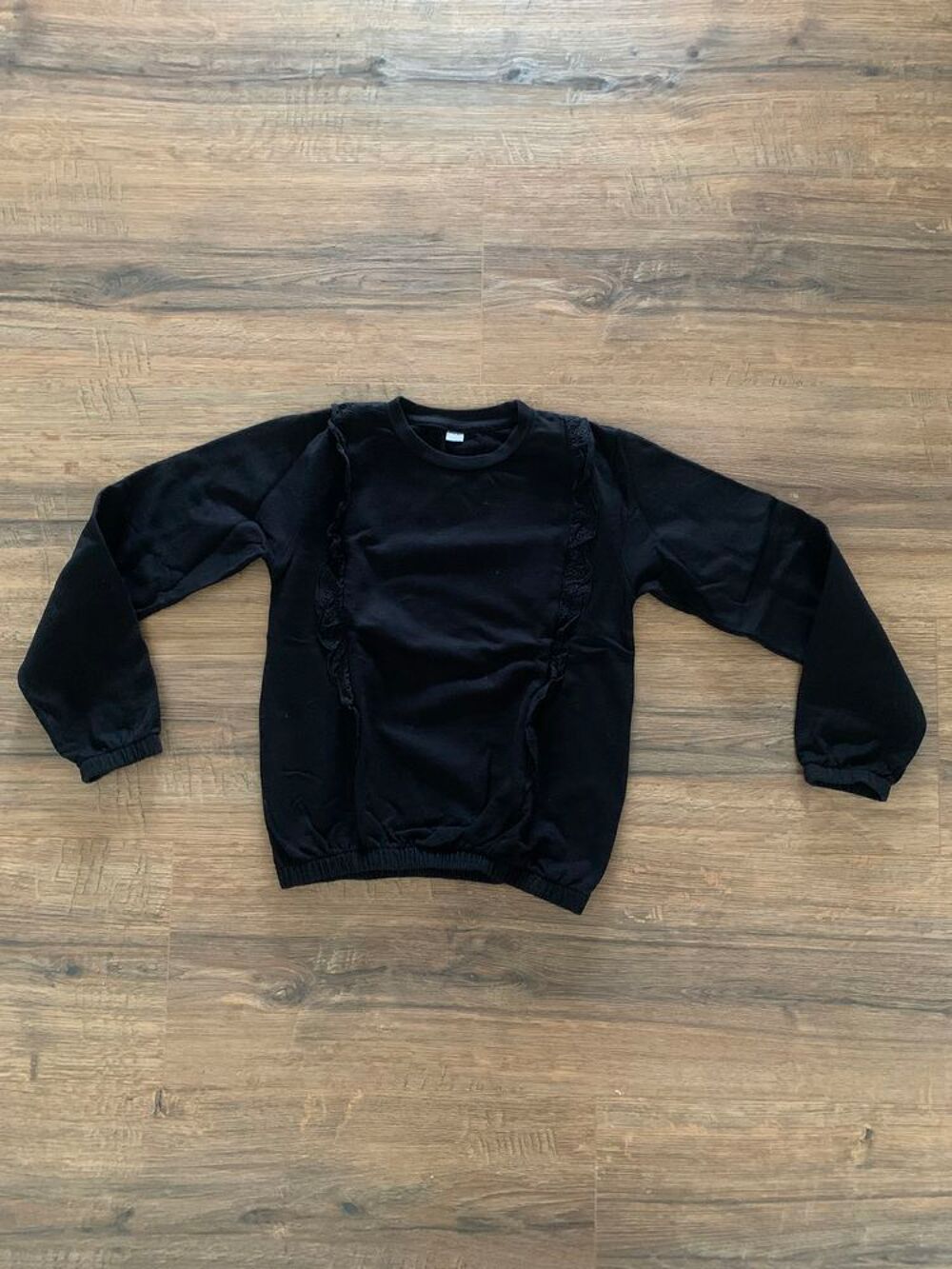 Sweat enfant fille avec dentelles " Zeeman " Vêtements enfants