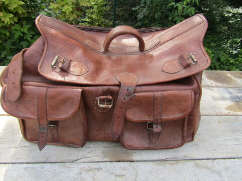 Ancien sac de voyage en cuir 160 Saint-Amarin (68)