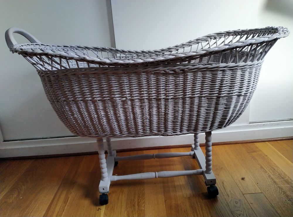 Berceau en rotin ancien Mobilier enfants