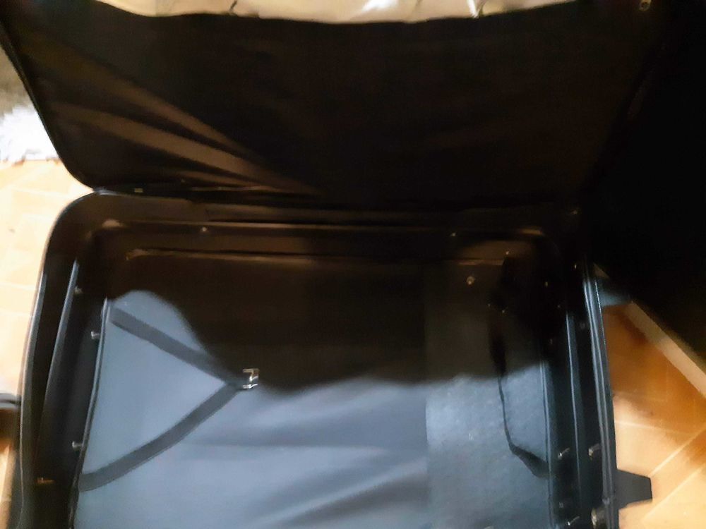 1 valise &agrave; roulettes 60cm Maroquinerie