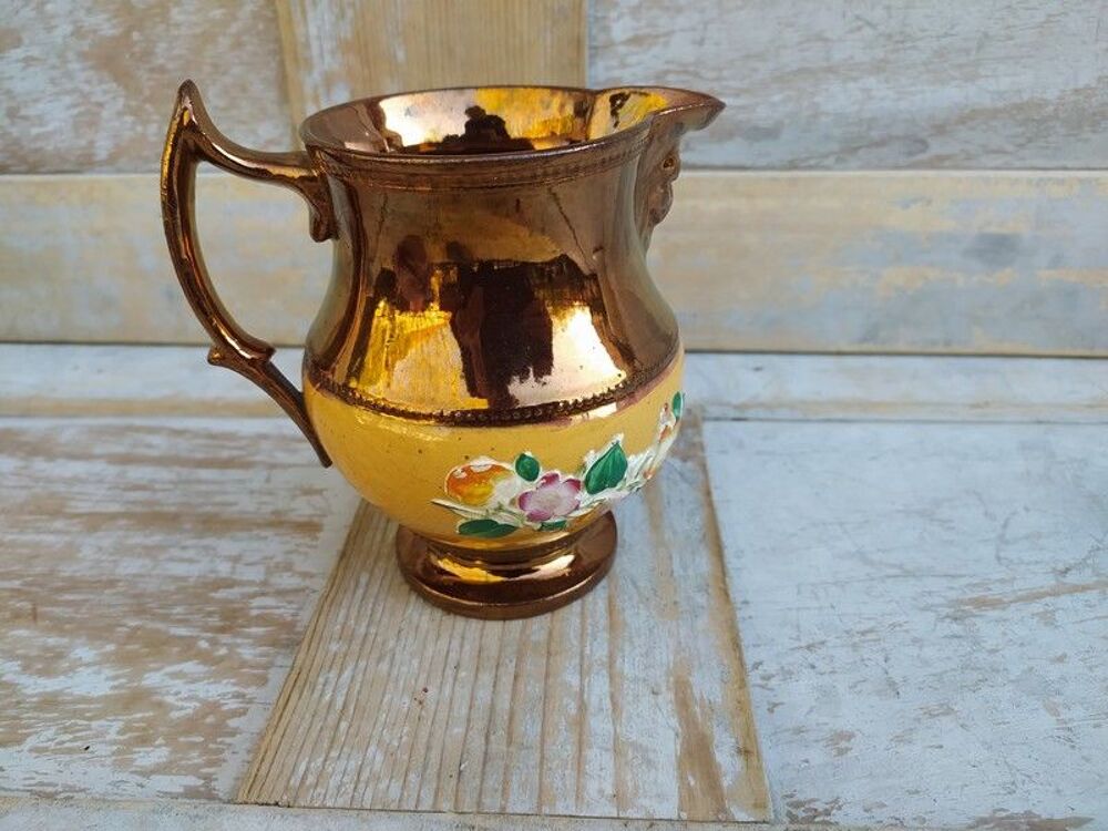 Ancien Petit Pichet Pot &agrave; Lait Fa&iuml;ence Lustr&eacute;e de Jersey. Décoration