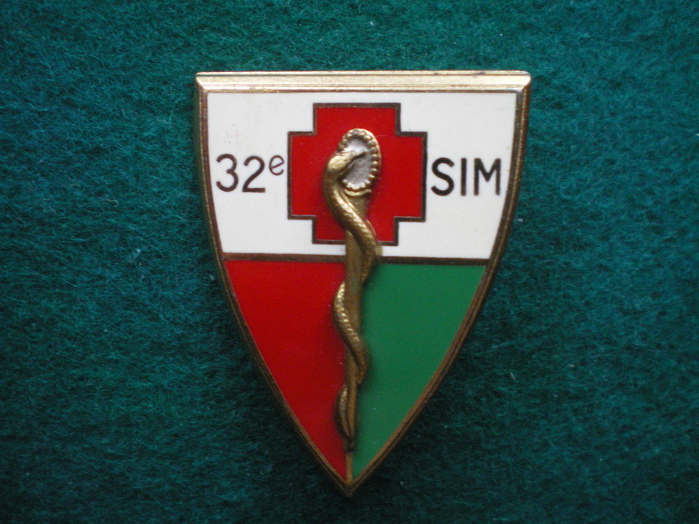 Insigne de Sant&eacute; - 32&deg; S.I.M. Section Infirmiers Militaires. 