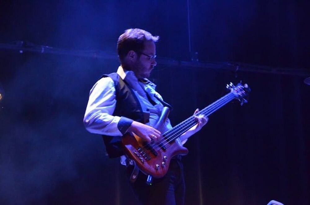   COURS DE GUITARE ET/OU DE BASSE 