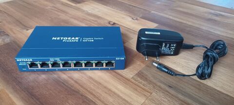 Switch Netgear GS108 V4 - 8 ports 10/100/1000 Bordeaux (33)