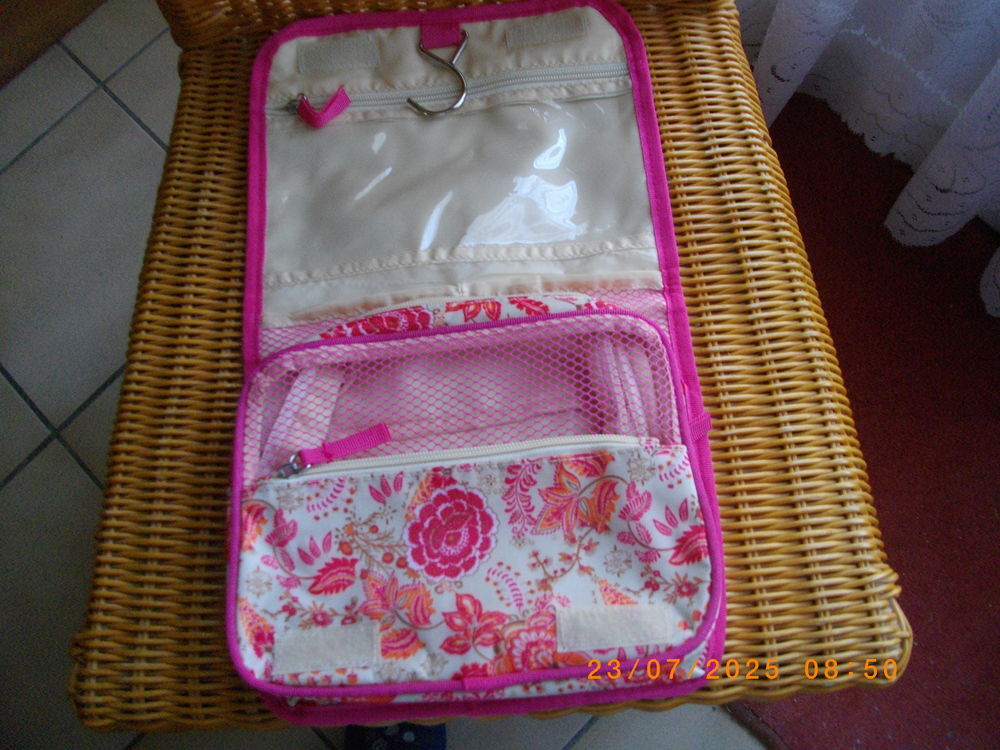 Trousse de toilette rose Maroquinerie