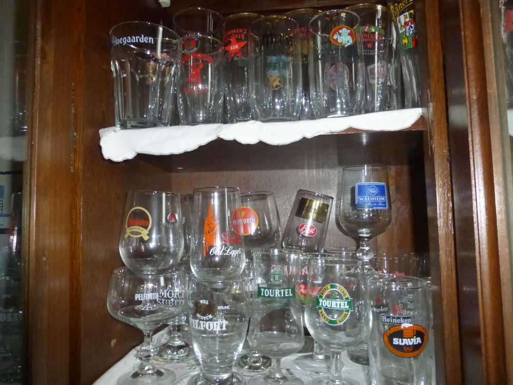 COLLECTION DE VERRES A BIERE PUBLICITAIRE Décoration
