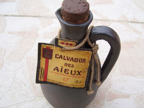 Carafe en grs Calvados des Aeux 10 Estres-Saint-Denis (60)