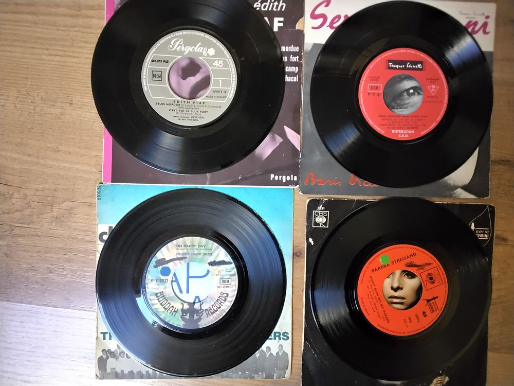 4 vinyls 45 tours Piaf, Reggiani, Streisand Audio et hifi