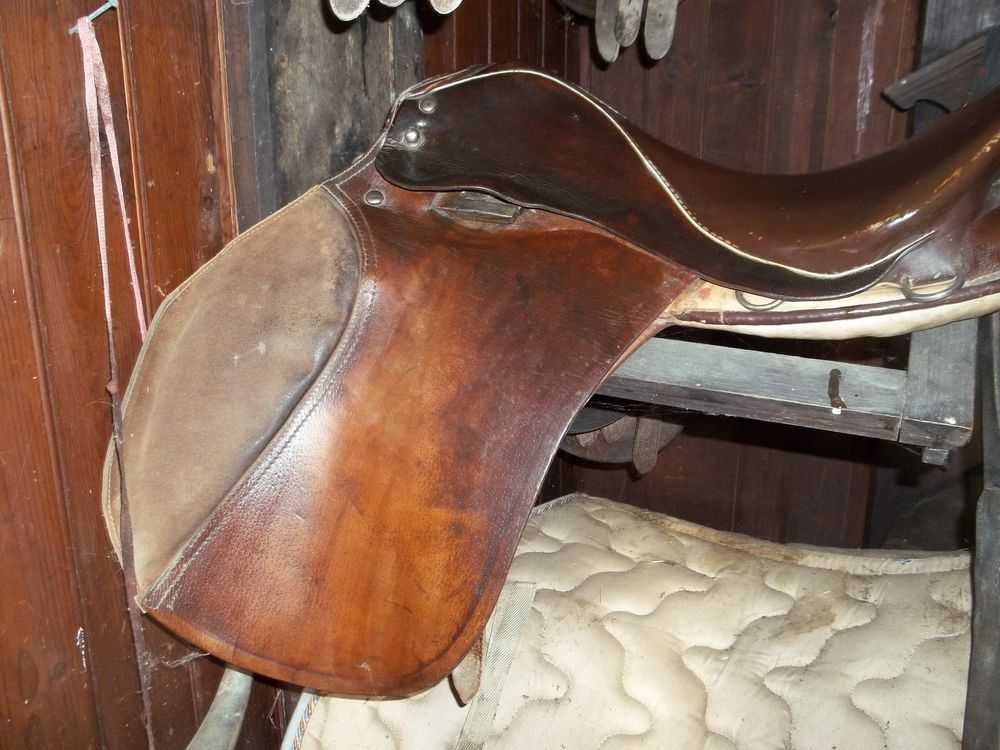 Selles cheval 17.5 tout cuir tr&egrave;s bon &eacute;tat et selle poney Sports