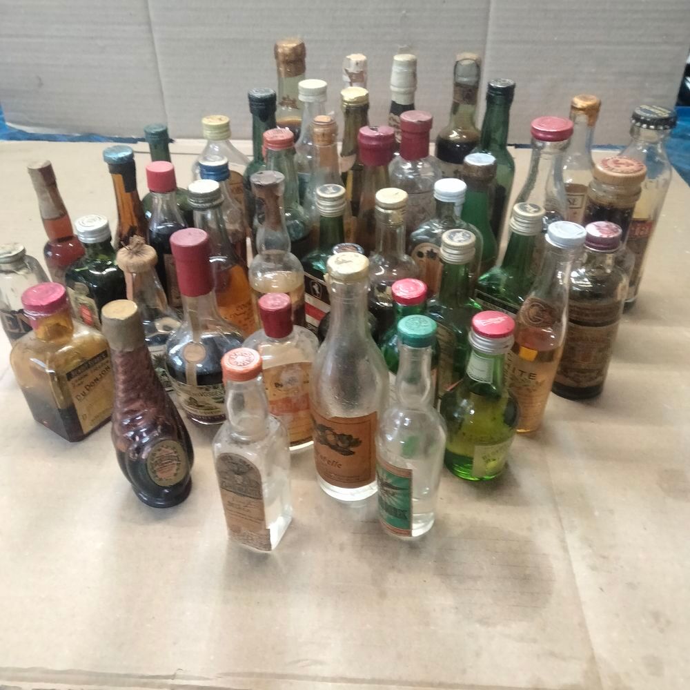 Lot de 45 mignonettes 
