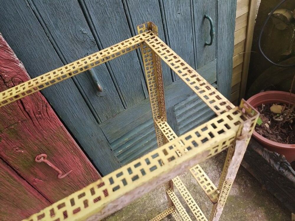 &Eacute;tag&egrave;re M&eacute;tal Perfor&eacute; Vintage Design Style Mat&eacute;got 
Meubles