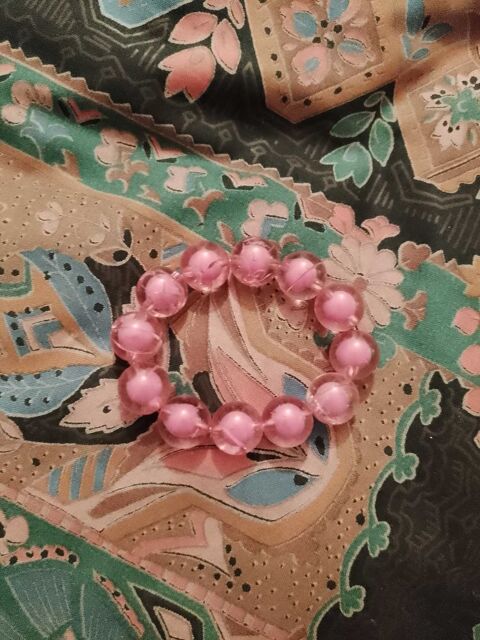 bracelet �lastique en perles de plastique roses enfants. 5 Carqueiranne (83)