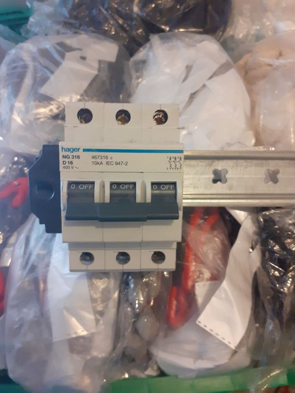 Disjoncteur HAGER NG 316 D 16 10KA sur rail Bricolage